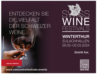 Weinländer Winzer mit dem Weinbuch des Jahres