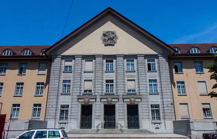 Der ehemalige Gemeindepräsident von Hettlingen musste sich am Mittwoch vor dem Bezirksgericht Zürich verantworten.