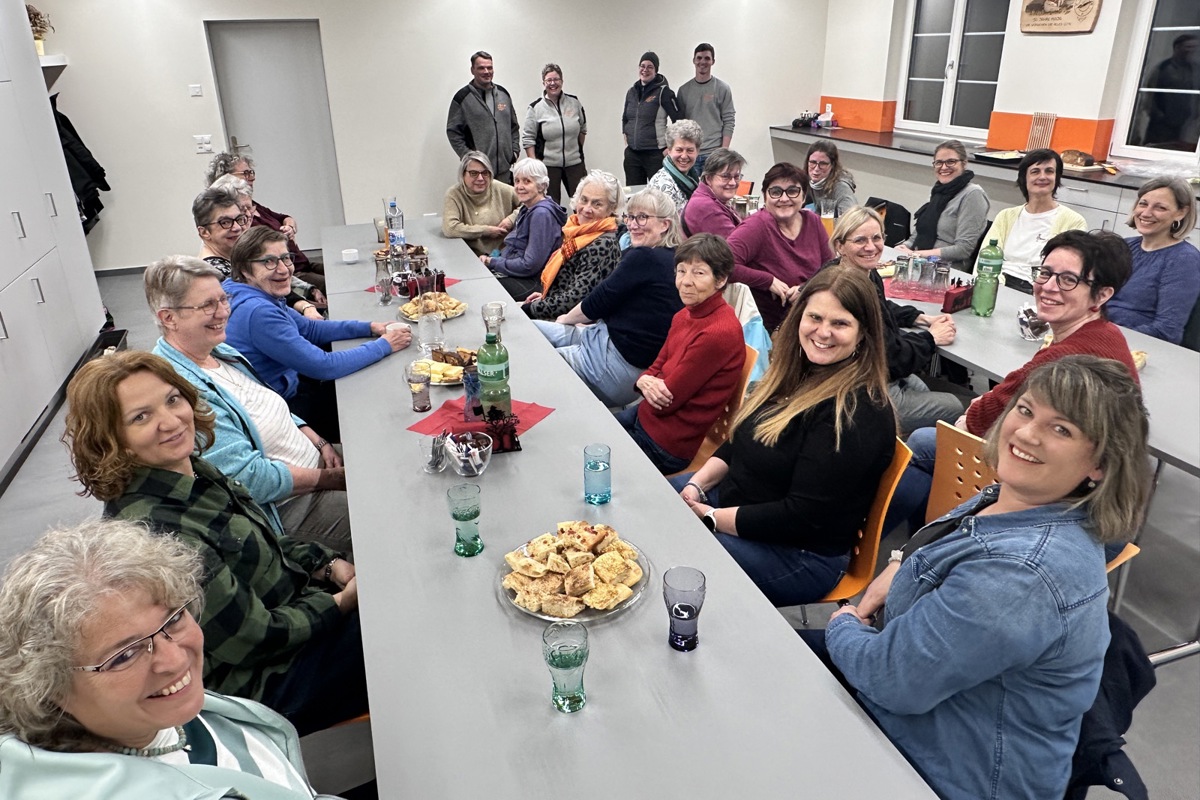 Den Frauen gefiel es bei Bruno und Maja Grunder, Tochter Sabrina und Schwiegersohn Michael Denzler (stehend, von links).
