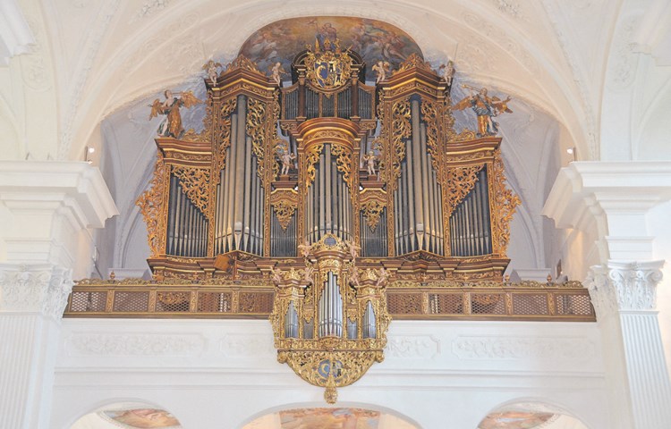 Die beiden Orgeln der Rheinauer Klosterkirche (im Bild die Hauptorgel) existieren bereits seit dem frühen 18. Jahrhundert und sind deshalb Denkmäler von nationaler Bedeutung.