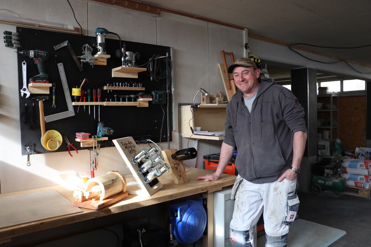 Marcel «Tschello» Kern kreiert in seiner Werkstatt aus Rest- Marcel «Tschello» Kern kreiert in seiner Werkstatt aus Rest-