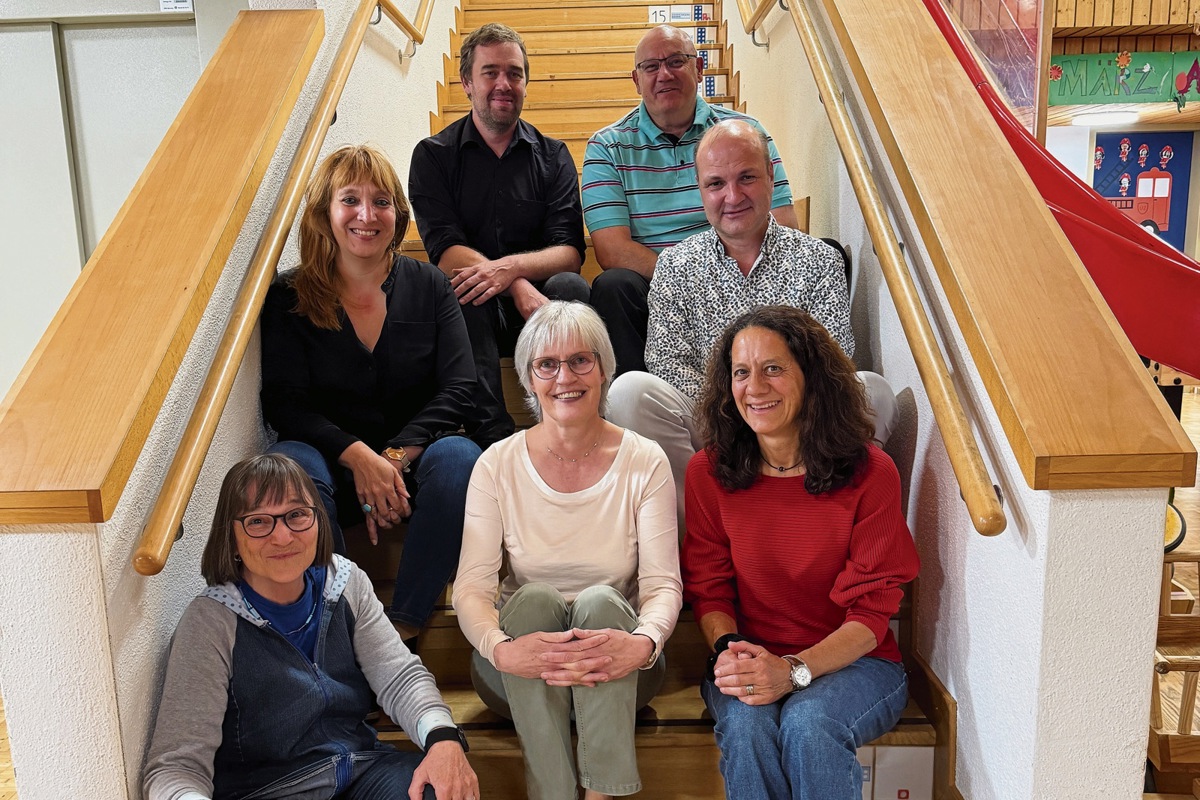 Der alte ist auch der neue Vorstand des Schulzweckverbands: Edith Fischer, Präsidentin Petra Lieb, Monika Biedermann (vorne von links), Barbara Kummer, Hansjörg Giger (Mitte), Alex Bichsel und Federico Montagni (hinten).