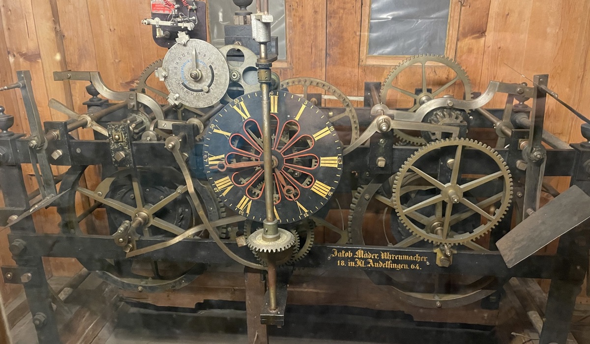 uhrwerk22.jpg uhrwerk22.jpg