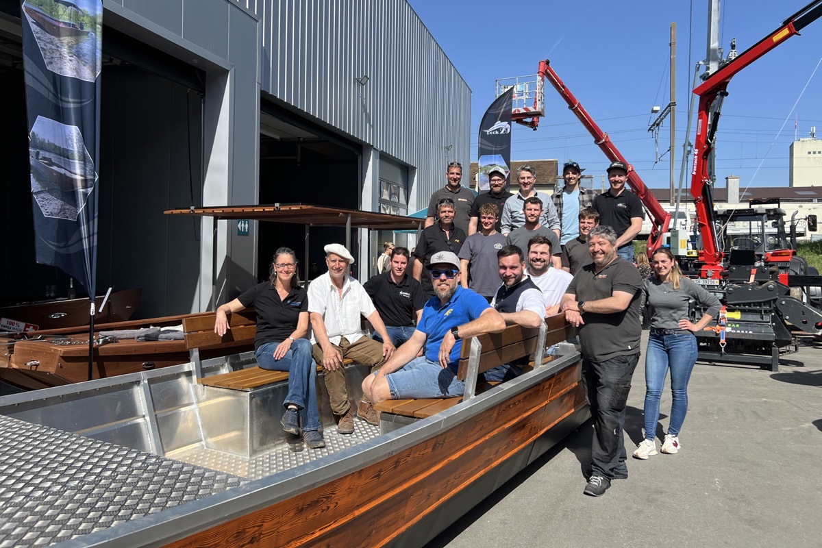 Peter Mändli (3. von links) holte für seine fünfte Frühlingsshow 15 andere Ausstellende ins Boot.