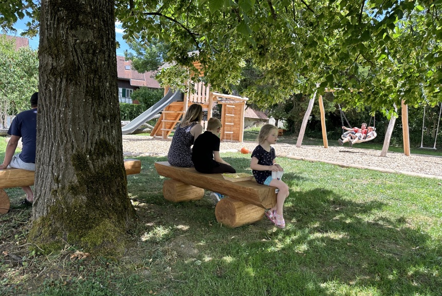 1906 6 Spielplatz Neunforn Sm17