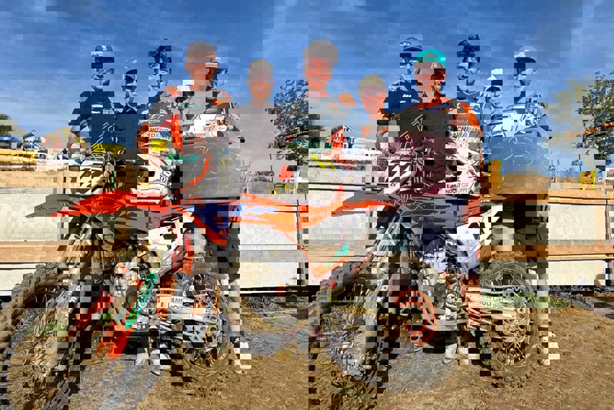1209 13 Motocross Zvg22