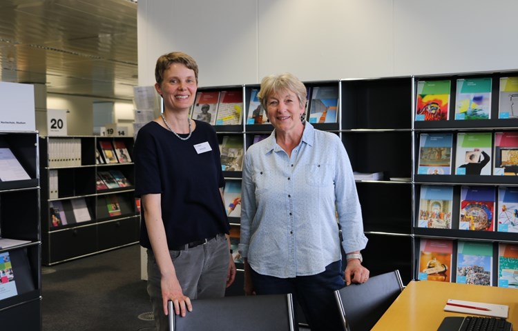 Susanne Roth (links) kümmert sich im biz Winterthur um Mentoren und Mentorinnen wie Susanne Ganz.