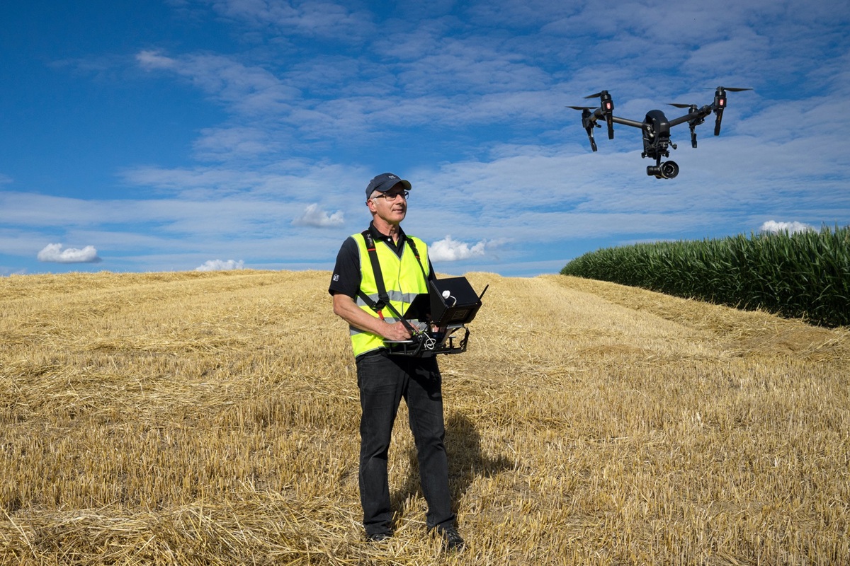 Heinz Kramer steuert seit mehr als zehn Jahren Drohnen (im Bild ein älteres Modell). Heinz Kramer steuert seit mehr als zehn Jahren Drohnen (im Bild ein älteres Modell).