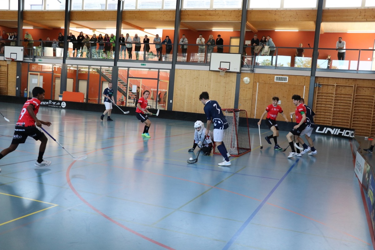 Der UHC Wyland (blau), die einzige Grossfeldequipe der Region, beginnt die Saison mit einer Heimrunde in Stammheim.