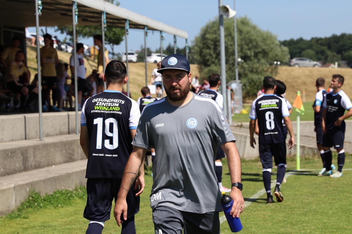 Trainer Dario Messina und sein FC Ellikon/Marthalen sind gefordert. Im Idealfall könnte es aber schon dieses Wochenende zum Klassenerhalt reichen.