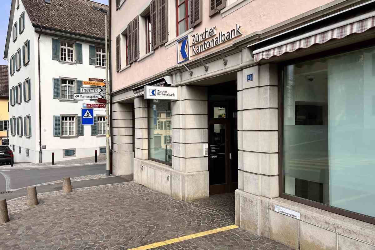 Ab Ende März baut die ZKB ihre Filiale in Andelfingen um. Ersatzstandorte sind in Kleinandelfingen und Marthalen.