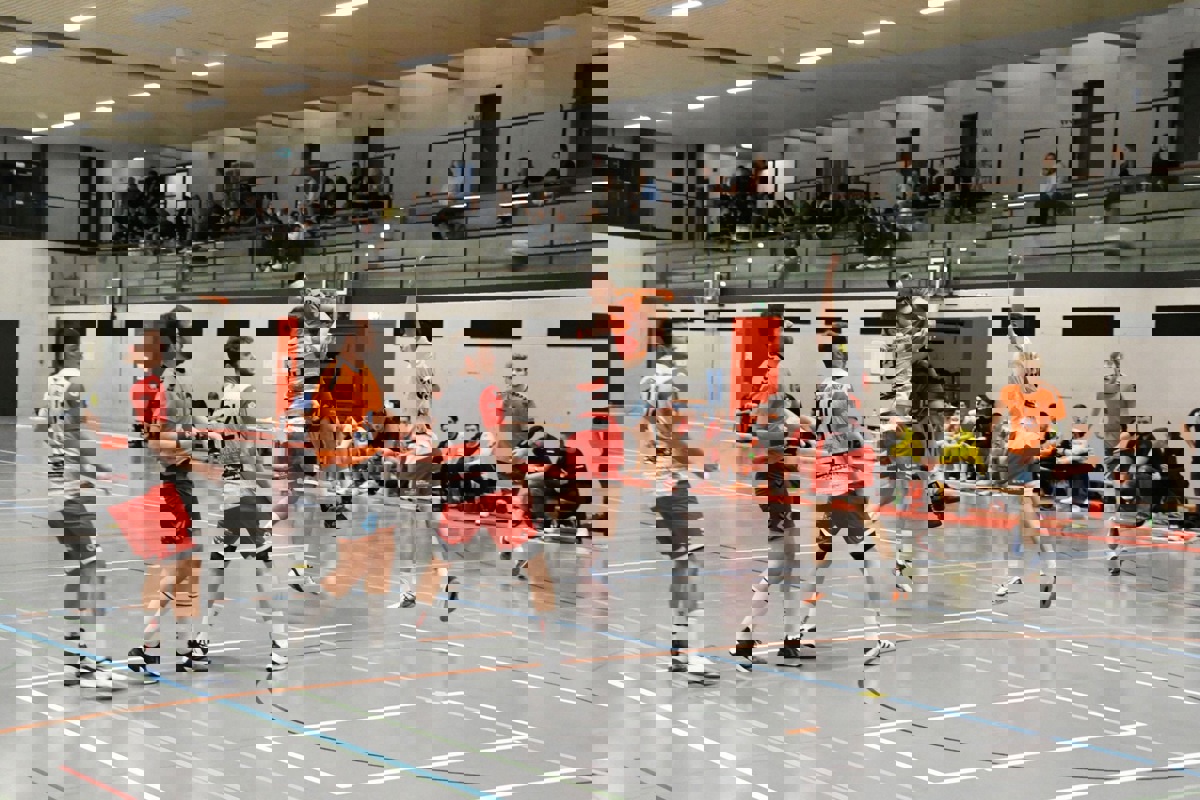 Im Hinspiel im Dezember 2022 (Bild) unterlag der HCA (orange) Horgen/Wädenswil auswärts mit 22:33.