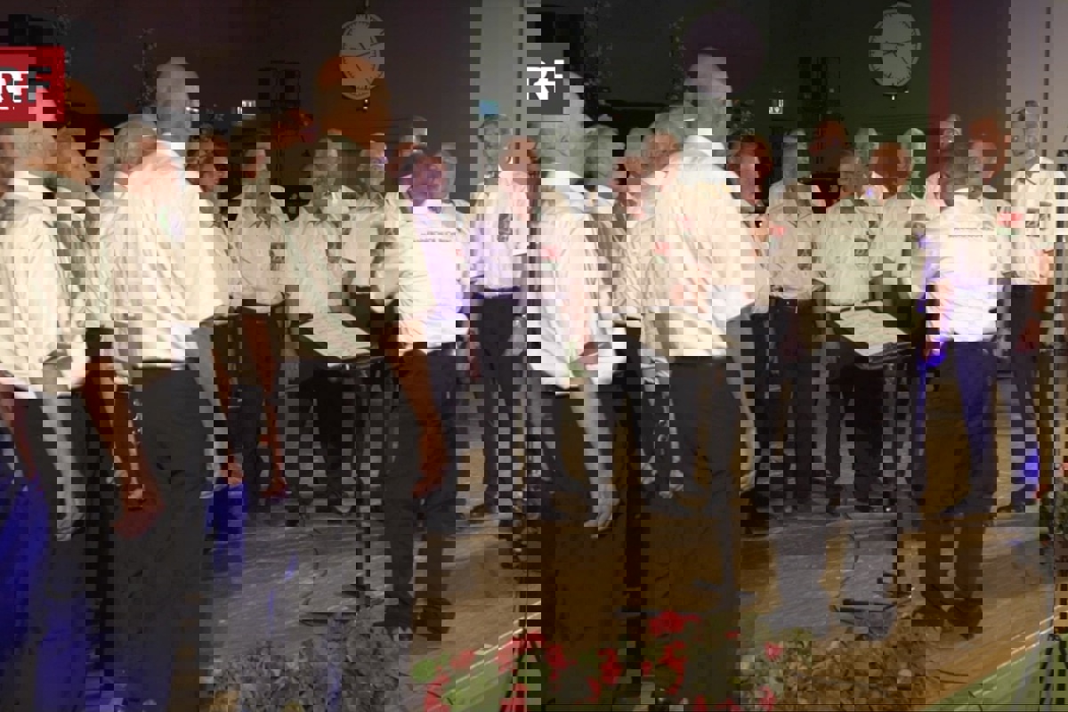 Der Männerchor Buchberg bei seinem Live-Auftritt in der Sendung zum 25-Jahr-Jubiläum der SRF Musikwelle.