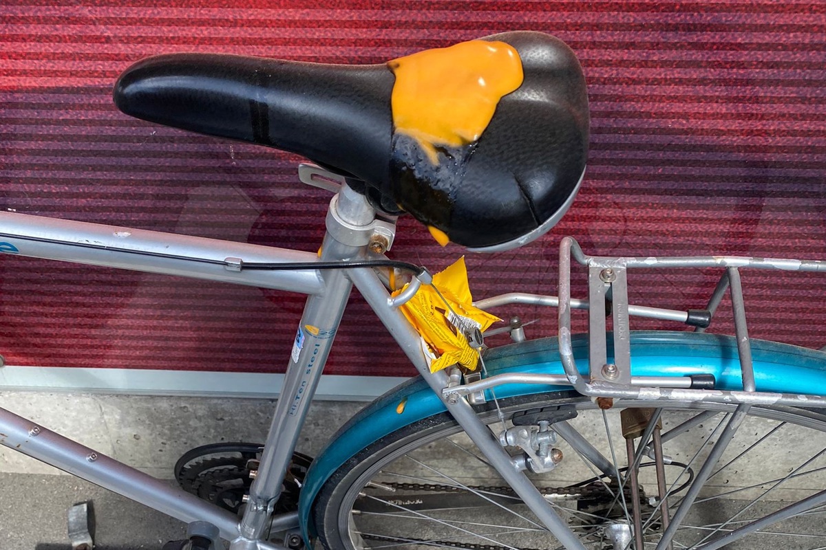 Am Bahnhof Henggart wurden wiederholt Velos beschmutzt – bevorzugt mit klebrigen Esswaren.