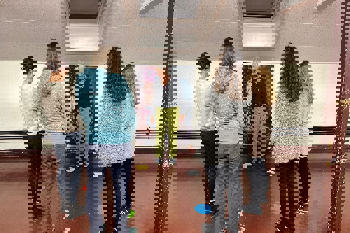 Auch junge Menschen interessieren sich für Gesundheitsthemen wie kürzlich das «Kinesiologische Muskeltesten». Die AZ-Leserinnen und -Leser kennen Dozentin Eva-Maria Würsch bereits als Familienrat-Autorin.