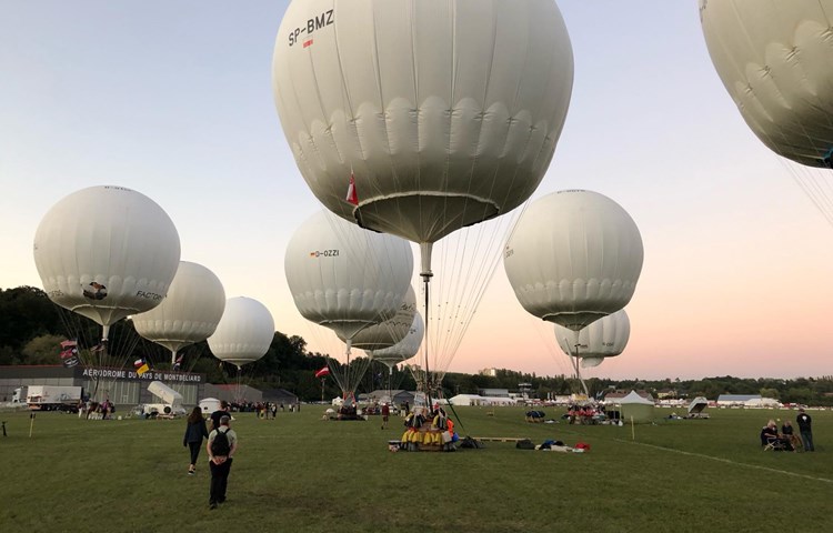 Start im französischen Montbéliard zur 63. Langdistanzweltmeisterschaft der Gasballonpiloten.