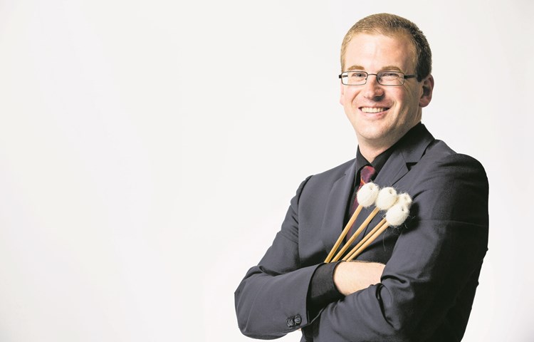 Vieles in Christoph von Bergens Leben dreht sich um Perkussion. Er unterrichtet an zwei Musikschulen und ist Präsident des Musikvereins Brass Band Henggart – und hat mit dem Perkussionsensemble der Stadtjugendmusik Zürich  zum dritten Mal den Schweizer-Meister-Titel geholt.