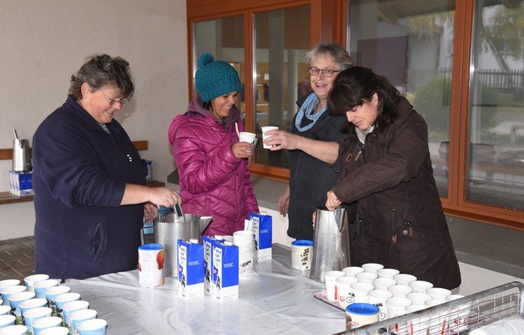 Seit 50 Jahren schenken die Landfrauen am Tag der Pausenmilch Milch in Kindergärten und Schulen aus.