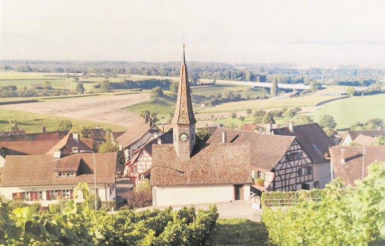 Die «Uhwieser Mappe» zeigt mit zahlreichen Bildern auf, wie sich die Kapelle im Laufe der letzten 600 Jahre verändert hat.