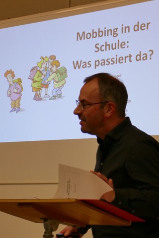 Reto Schlegel kommt aus Niederneunforn und hat an der Universität Zürich Pädagogik, Sonderpädagogik und Psychologie studiert.