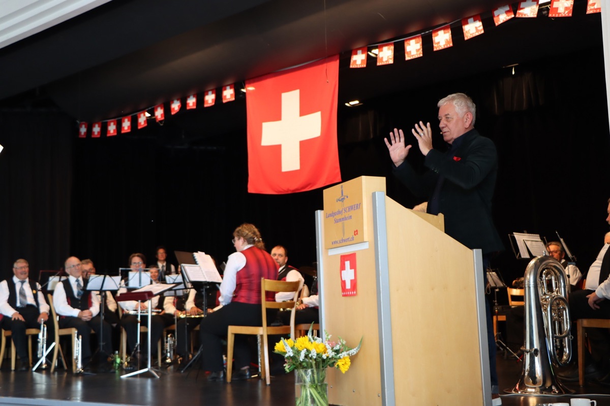 Nicht nur die Mitglieder des Musikvereins hingen Röbi Koller an den Lippen. 