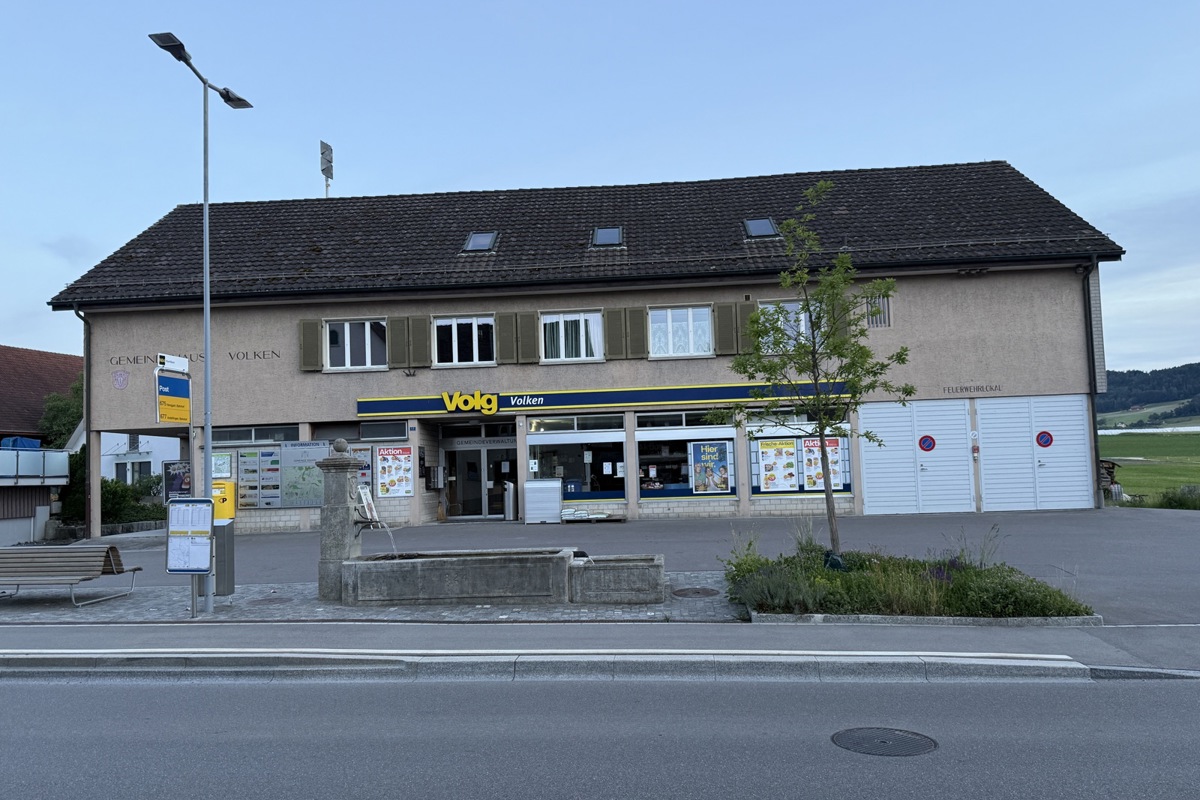Die kleinste Zürcher Gemeinde behält ihren Volg. Er wird von der Volg Detailhandels AG (Winterthur) geführt.
