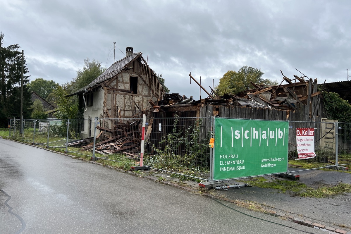 Nur ein Teil des Daches stürzte von selber ein.