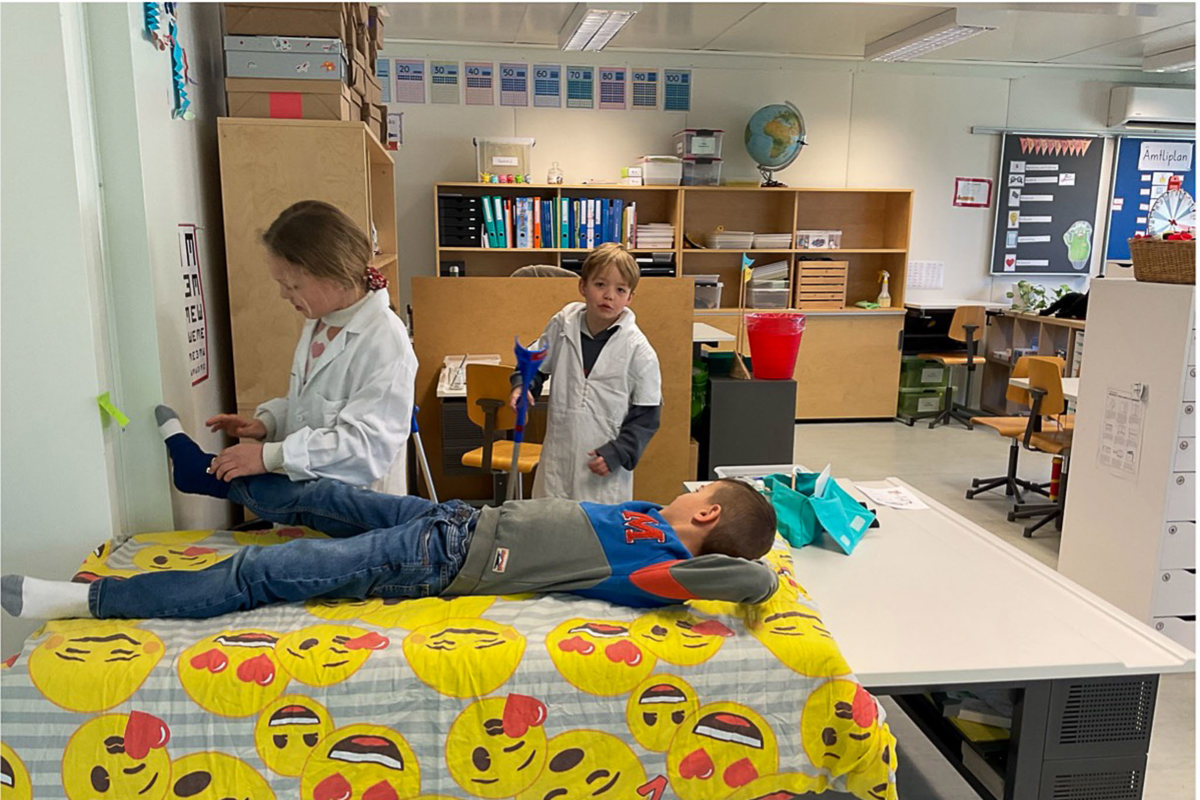 Sogar als Ärztin oder Arzt wurde geschnuppert. Die Patienten spielten ihre Leiden zum Glück nur.