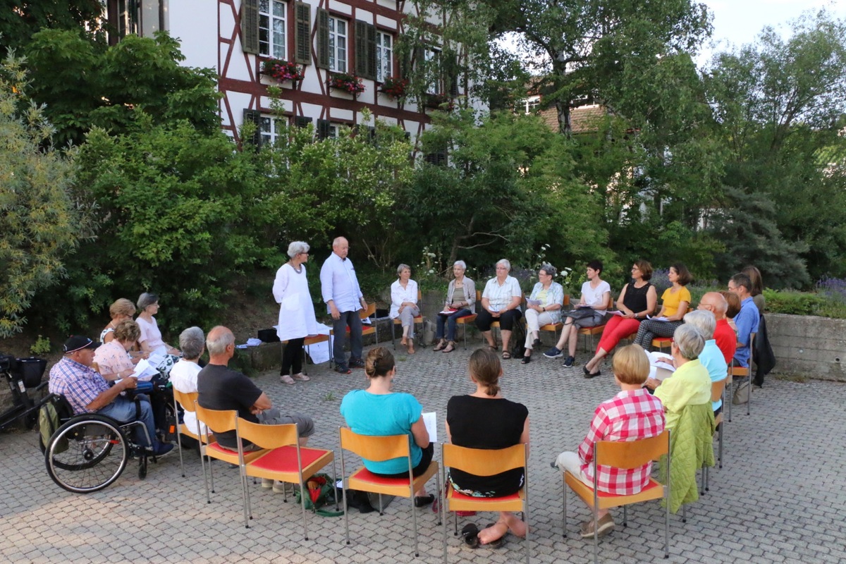 Rund 25 Interessierte lockte der Startevent der Alltagshilfe nach Dachsen. Rund 25 Interessierte lockte der Startevent der Alltagshilfe nach Dachsen.