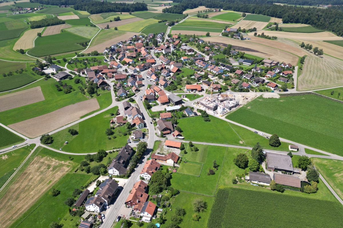 Im Bezirk Andelfingen profitieren Trüllikon und Truttikon (Bild) am meisten. Ohne Finanzausgleich wäre der Steuerfuss dort noch höher als in Winterthur (193). Spitzenreiter im Kanton wäre Fischenthal mit 319 Prozent, Turbenthal wäre bei 271 Prozent. Altikon wäre mit 203 Prozent am höchsten in der Region. 