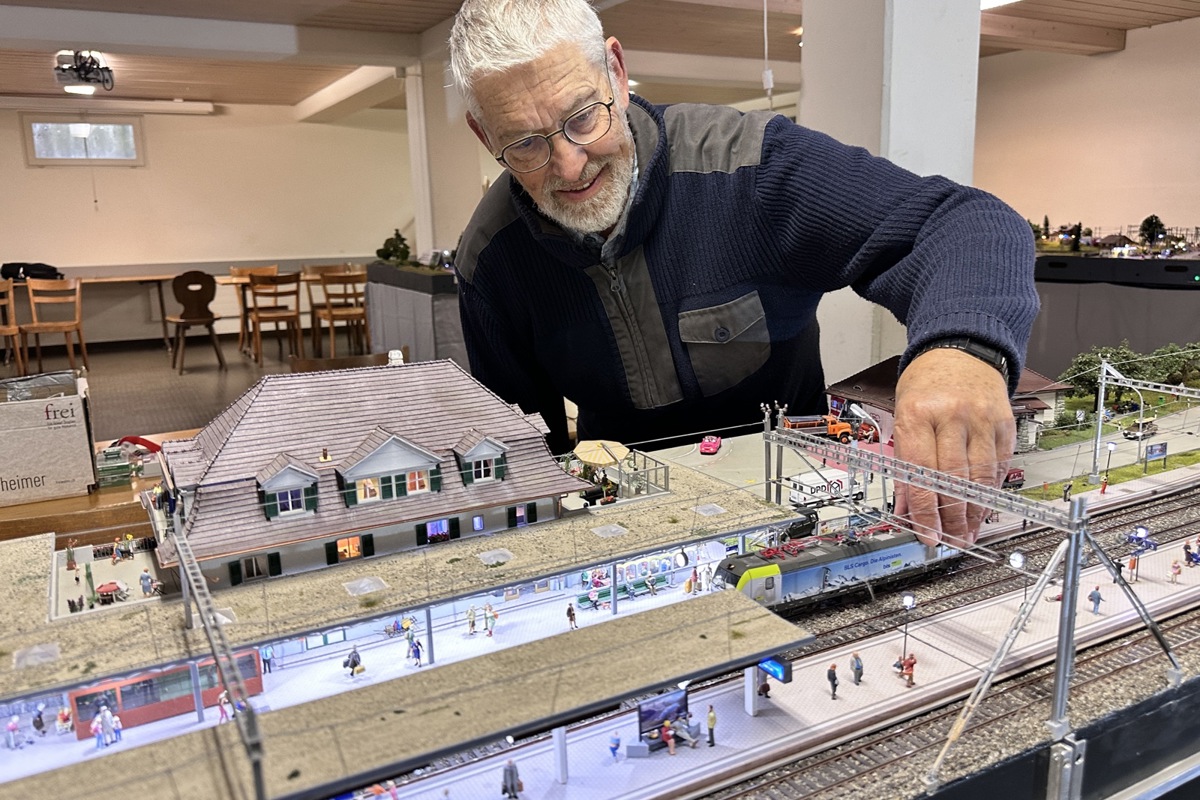 Modelleisenbahnbauern wie Matthias Nil gehen die Projekte und die Instandsetzungsarbeiten nie aus – das Resultat sind entzückende Szenen.