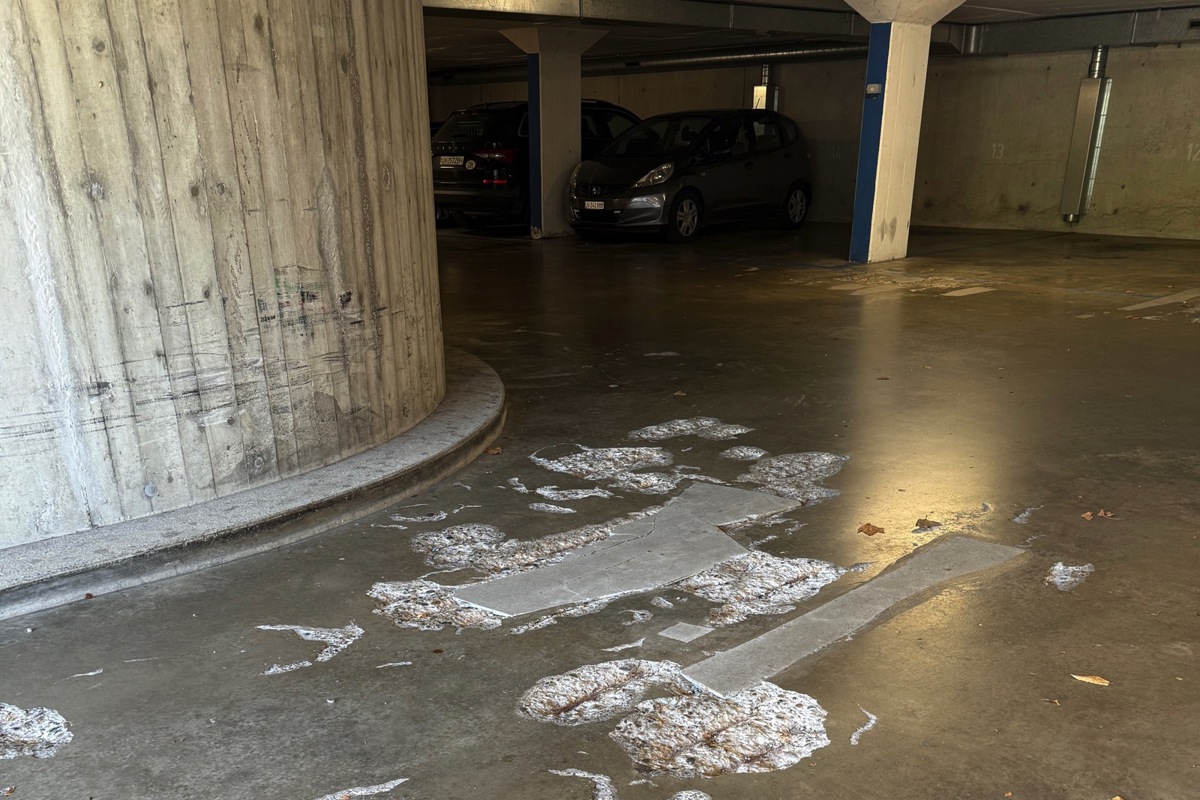 Schlaglöcher und Betonabplatzer: Die Tiefgarage ist in desolatem Zustand.