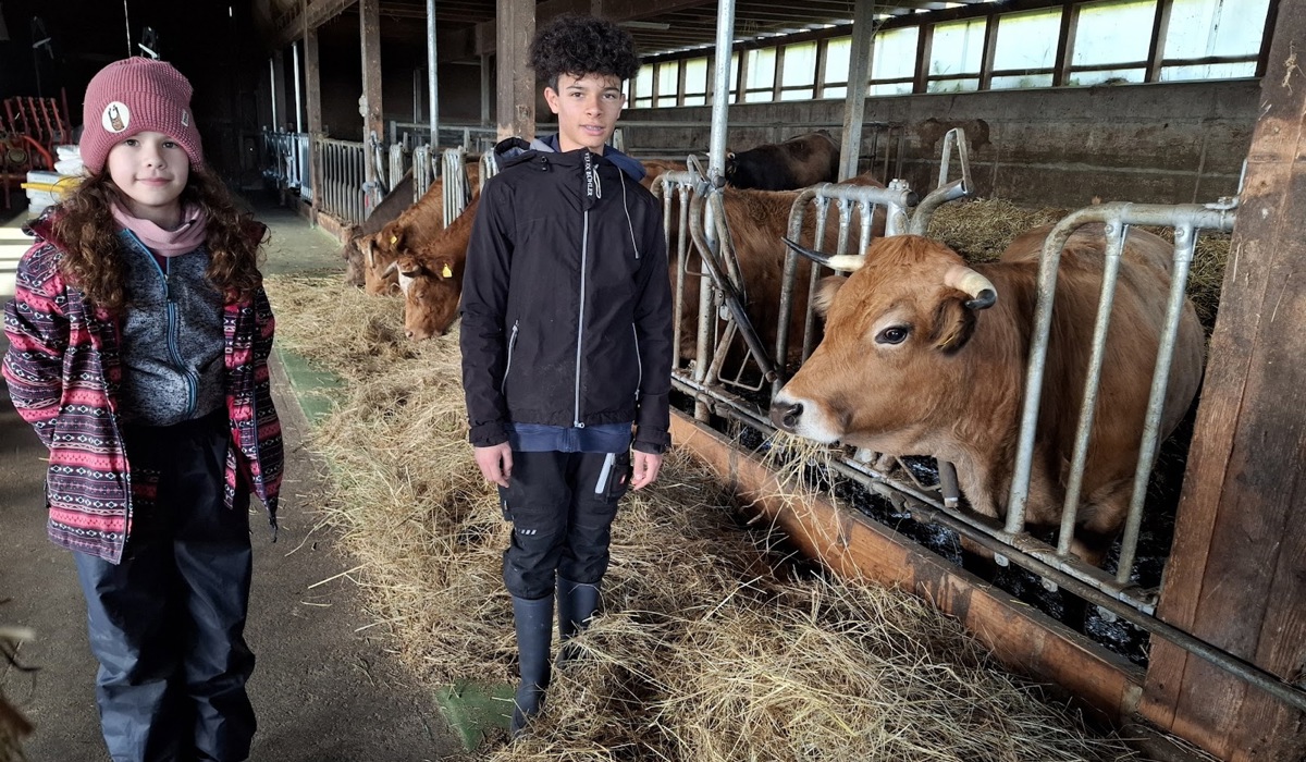Amelie Und Naim Auf Dem BIOHOF TROTTENGARTEN31