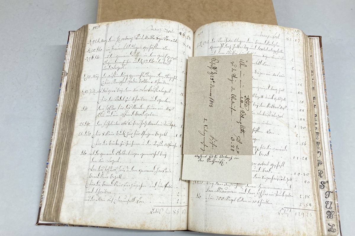 Dieses Rechnungsbuch ab 1747 war vor der Restauration …