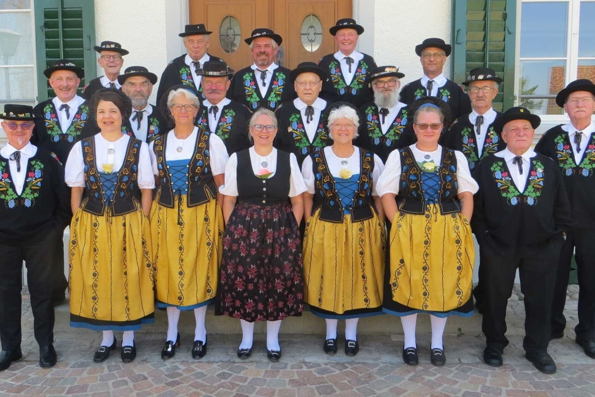 Dem Jodlerklub Tannhütte gehören 19 aktive Mitglieder an. Angi Bosshard (vorne Mitte) ist die Präsidentin.