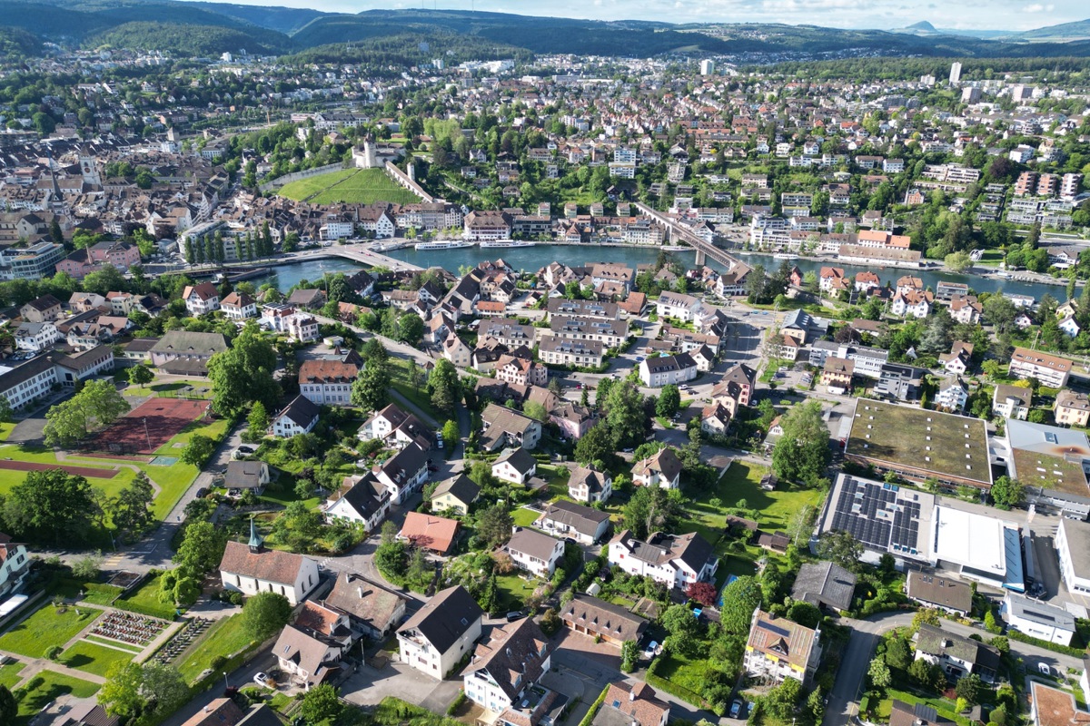 Mit der Annahme der überar­bei­te­ten Bau- und Zonenordnung setzte die Gemeinde ein klares Zeichen für eine geordnete Entwicklung unter Wahrung von Freiräumen und Quartierstrukturen.