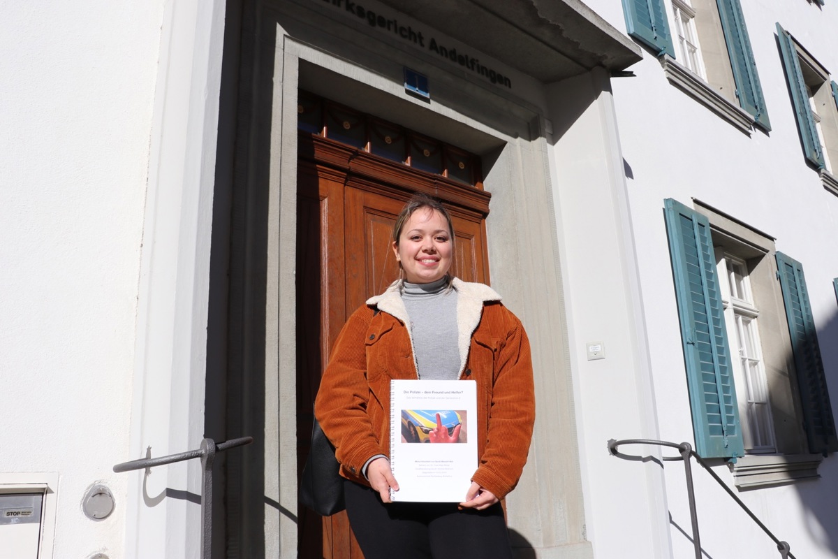 Sarah Blewett untersuchte in ihrer Maturarbeit das Verhältnis zwischen Polizeibeamten und der Generation Z. Sarah Blewett untersuchte in ihrer Maturarbeit das Verhältnis zwischen Polizeibeamten und der Generation Z.