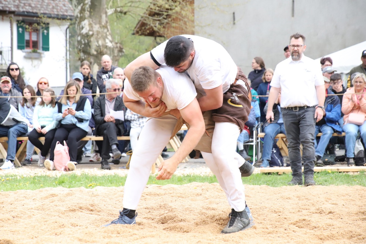 Jeremy Vollenweider (hier rechts im Kampf mit Samuel Schwyzer) schaffte es erneut in den Schlussgang. Jeremy Vollenweider (hier rechts im Kampf mit Samuel Schwyzer) schaffte es erneut in den Schlussgang.