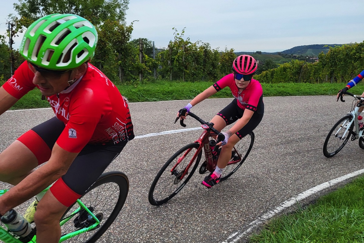 Selina Witzig ist ein aufstrebendes Rad-Talent. Die Neunfornerin in Diensten des VC Diessenhofen mischte als 15-Jährige die U17-Kategorie auf und gewann heuer den Interstuhl-Cup in Süddeutschland und den Vier-Länder-Cup. Selina Witzig ist ein aufstrebendes Rad-Talent. Die Neunfornerin in Diensten des VC Diessenhofen mischte als 15-Jährige die U17-Kategorie auf und gewann heuer den Interstuhl-Cup in Süddeutschland und den Vier-Länder-Cup.