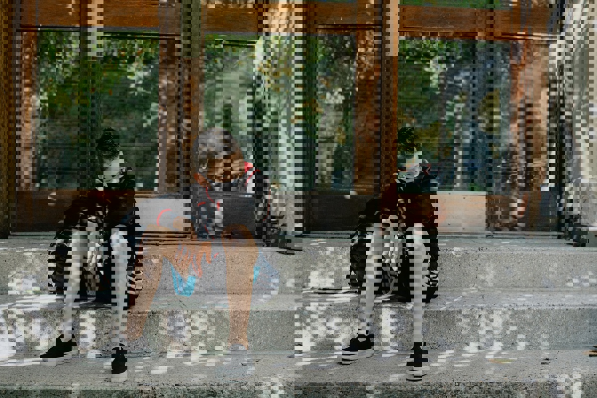 Der Fünftklässler hätte in der Schule eine Maske tragen müssen. Der Fünftklässler hätte in der Schule eine Maske tragen müssen.