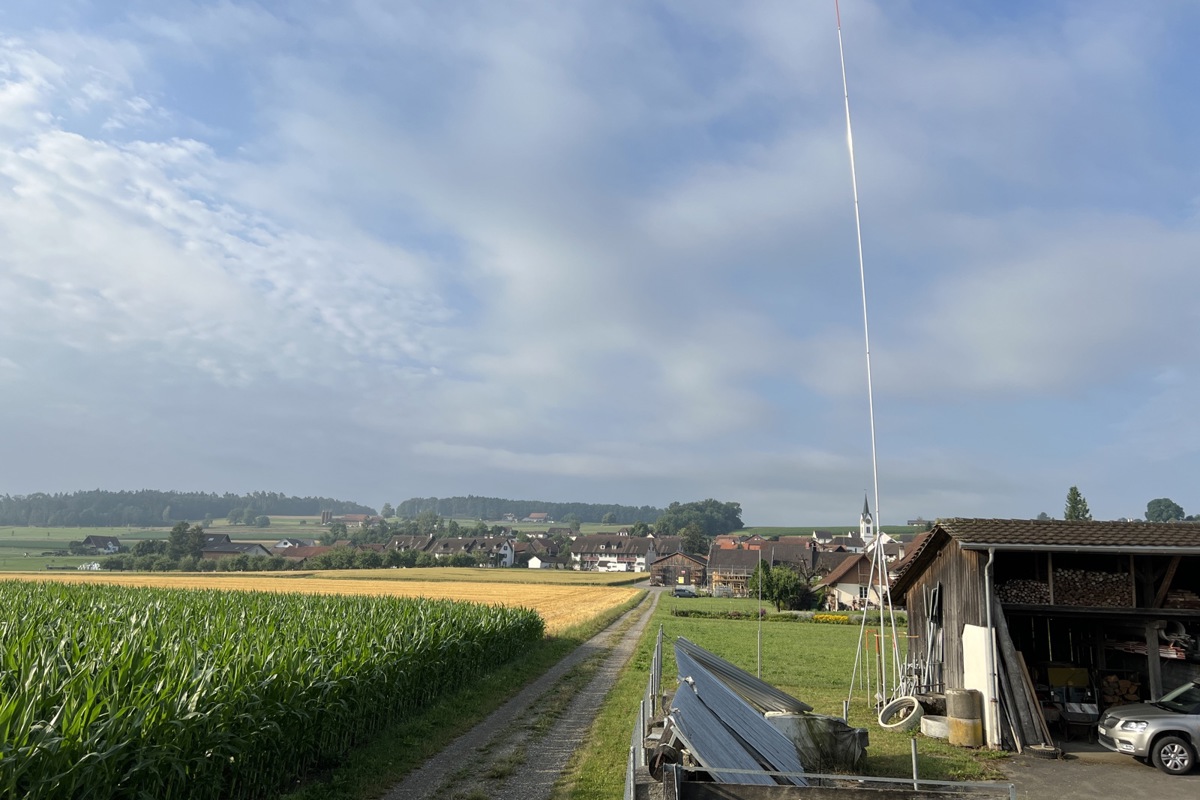 Von überall sichtbar: Seit bald einem Jahr steht das Bauvisier beim Werkhof. Der Gemeinderat lehnt den Standort ab. Von überall sichtbar: Seit bald einem Jahr steht das Bauvisier beim Werkhof. Der Gemeinderat lehnt den Standort ab.