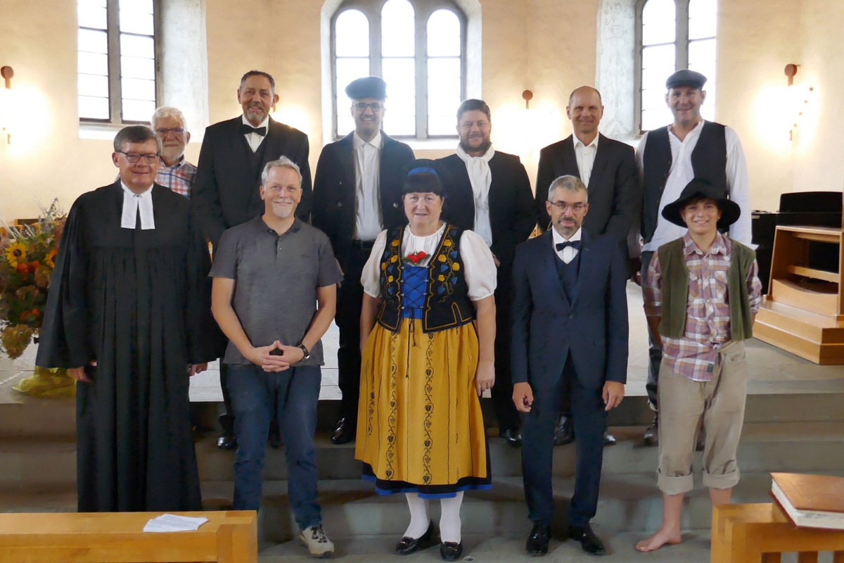 Gestalter und Darsteller der «Stillstandssitzungen». Vorne, von links: Matthias Bordt, Kaspar Arnold, Therese Frei, Werner Wipf, Nino Arnold. Hinten, von links: Hanspeter Maag, Martin Klingenhegel, Andreas Schwarz, Mathias Nägeli, Jürg Wegmann und Matthias Stutz.