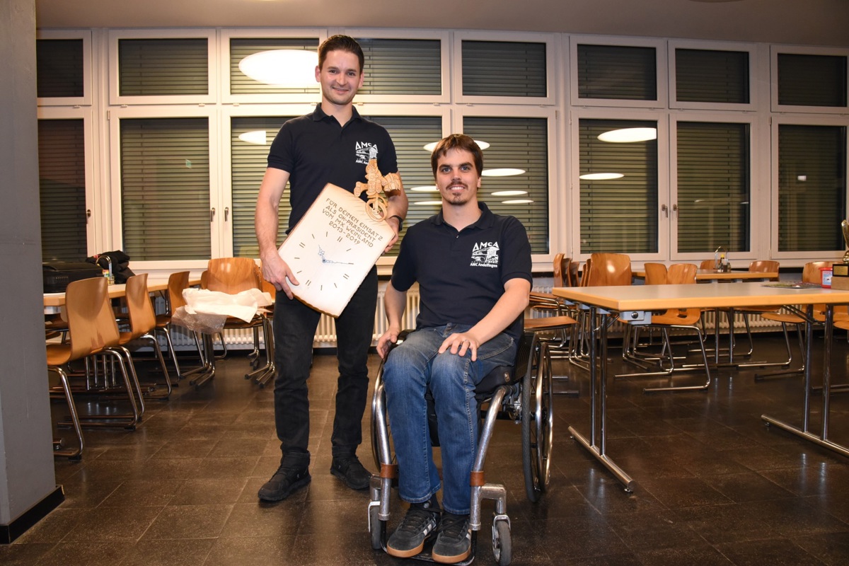 Rolf Schoch (rechts) übernimmt das OK-Präsidium des Motocross Zürcher Weinland von Yves Moser (links).