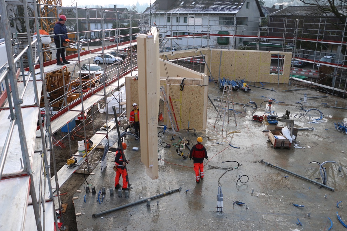 Auf einer Baustelle – im Bild der Kindergarten «Blaues Wunder» in Kleinandelfingen im Januar 2015 – herrscht oft reges Treiben und liegt zum Teil teures Werkzeug herum.