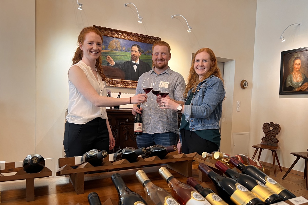 Alice, Harry und Lina Kindhauser werden die Tradition auf dem Schloss Goldenberg weiterführen.