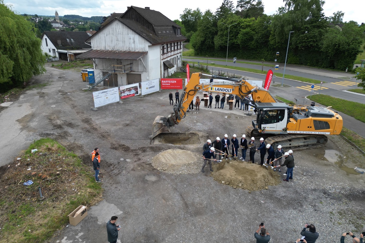 Gut 3800 Quadratmeter misst die Brache «Bad». Mit dem Neubau wird sich das Ortsbild verändern. Am Montag fand der Spatenstich statt.