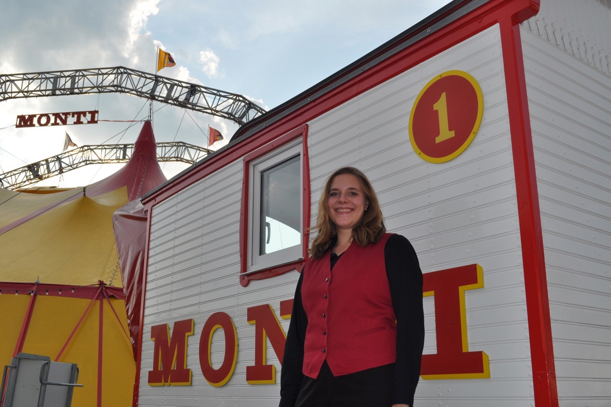 Nadja Keller aus Dorf arbeitet im Circus Monti unter anderem an der Kasse und im Büro. Nadja Keller aus Dorf arbeitet im Circus Monti unter anderem an der Kasse und im Büro.