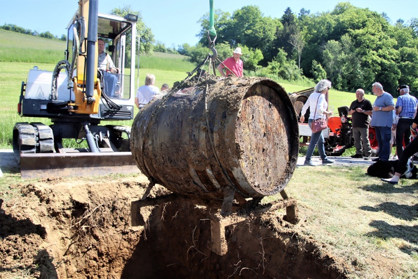 Nussbaumen Saxer Erdwein 2025 Bergung Eines Fasses5