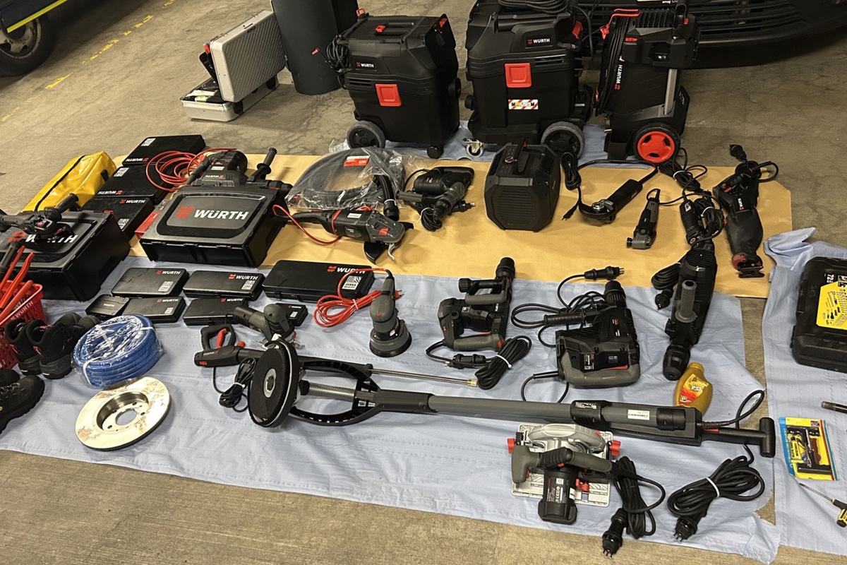 Wie und wo die beiden Rumänen an die vielen Gerätschaften und Maschinen kamen, ist unklar.