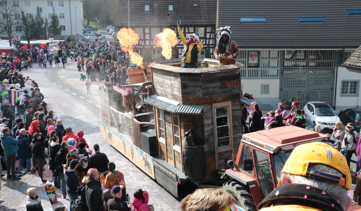 die-wagengruppe-rafz-brachte-ihren-saloon-mit-und-feuerte-wortwo-rtlich-in-die-luft_.jpg die-wagengruppe-rafz-brachte-ihren-saloon-mit-und-feuerte-wortwo-rtlich-in-die-luft_.jpg
